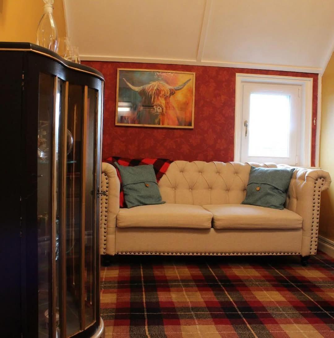 Argyle Guest House Томинтул Екстериор снимка