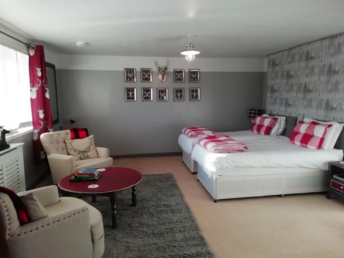 Argyle Guest House Томинтул Екстериор снимка